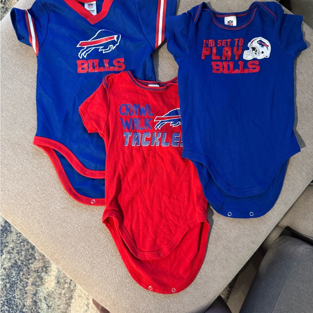 💙❤️Buffalo Bills Baby Onesies 3 Piece Set EUC💙❤️